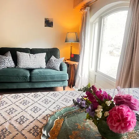 The Coach House * نيناغ